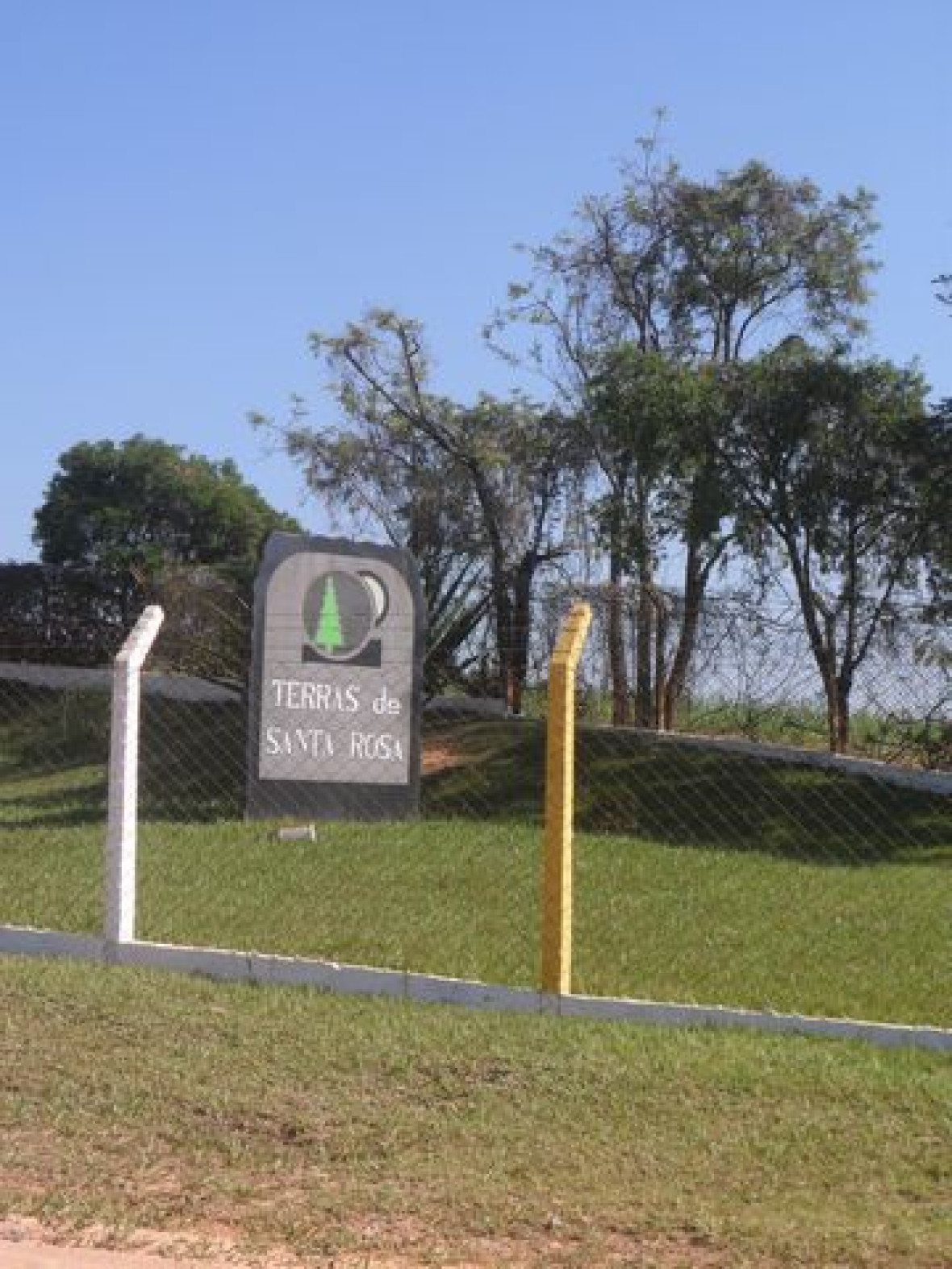 tn_CONDOMINIO TERRAS DE SANTA ROSA (1).JPG